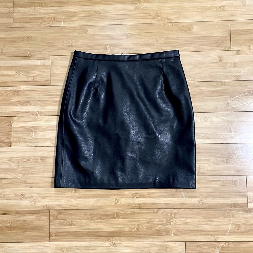 NWT H&M Black Faux Leather Mini Skirt, sz.4